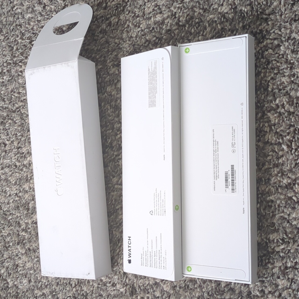 NIB Apple Watch Series 9 GPS 45mm M/L - Picture 4 of 5